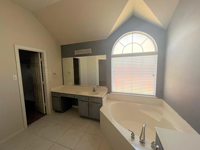 6021 Blue Spruce Ln — Photo 14