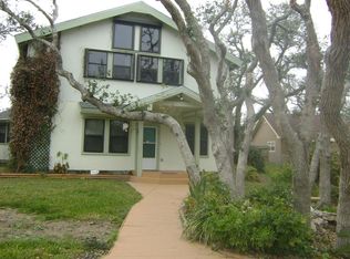 105 Garnett Rd, Rockport, TX 78382
