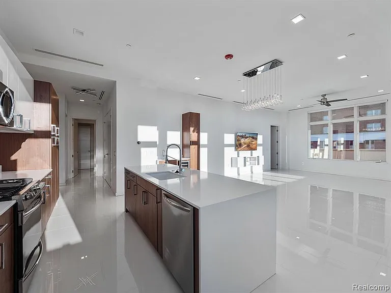400 S Old Woodward Ave #315 — Photo 9
