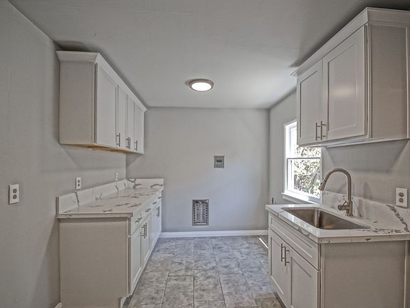 4th image of 11121 Garfield Ave