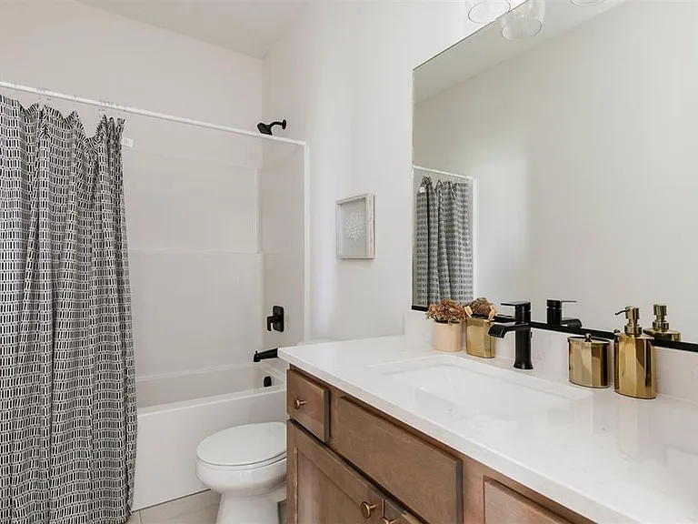 1410 NW Linda Ln — Photo 10