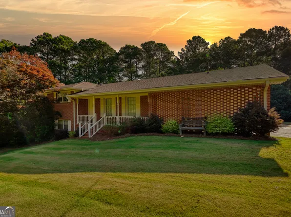 7101 Hilltop Dr SE, Covington, GA 30014