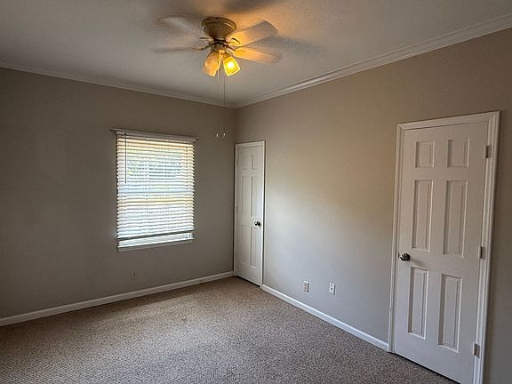 5th image of 1014 Queens Rd Unit A