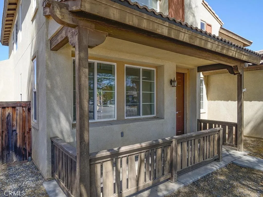 4 bed, 2667 sqft, $2,650 — Photo 3