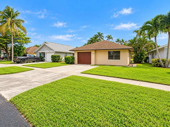 1435 S Summit Run Circle, West Palm Beach, FL 33415