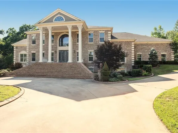 320 Riverbend Dr, McDonough, GA 30252