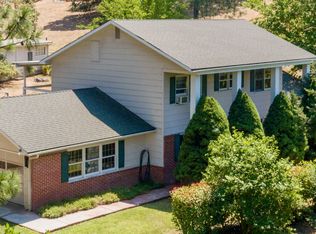 946 Wards Creek Rd, Rogue River, OR 97537