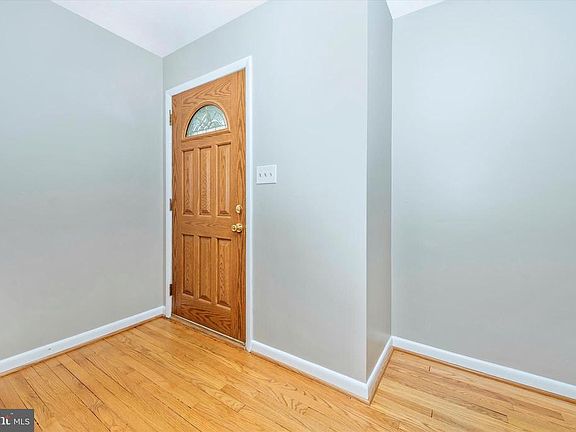 Welcome in to this vintage 1958 rancher.