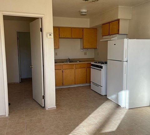5th image of 758 W Commercial Ave Unit A