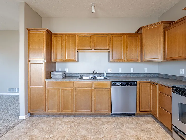 19160 Drexel Cir — Photo 12
