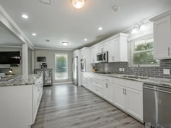 6407 Donnybrook Ave, Greenwell Springs, LA 70739