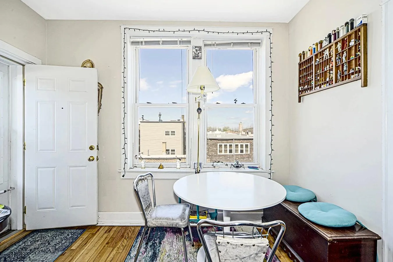 2 bed, 700 sqft, $1,775 — Photo 2