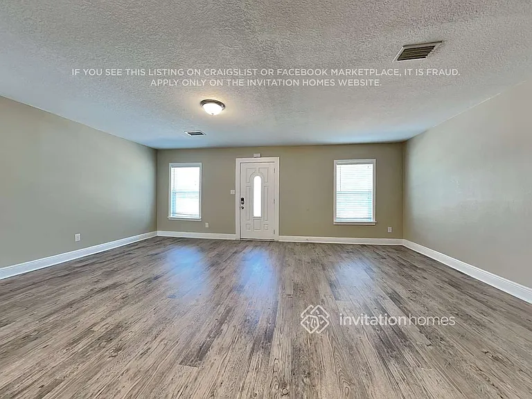 725 Clayton St — Photo 3