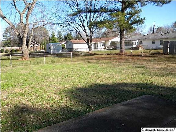 4th image of 3923 Pickett Dr SW