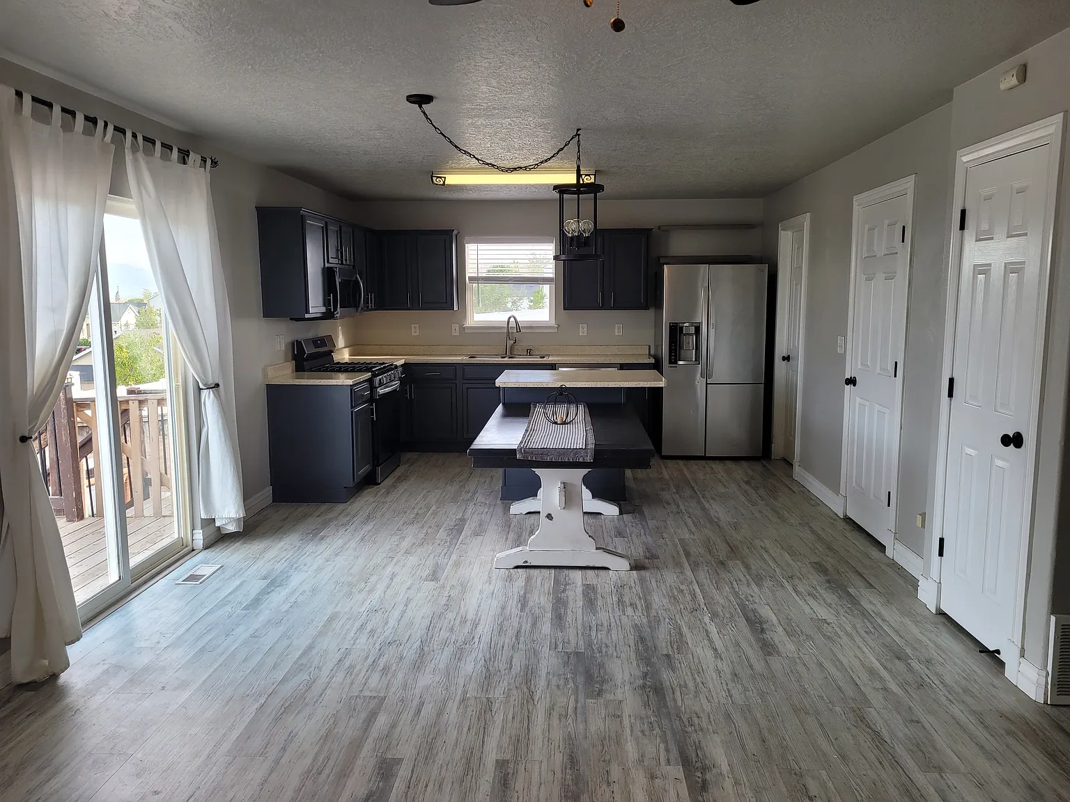3 bed, 2.5 bath, 2334 sqft, $2,650 — Photo 4