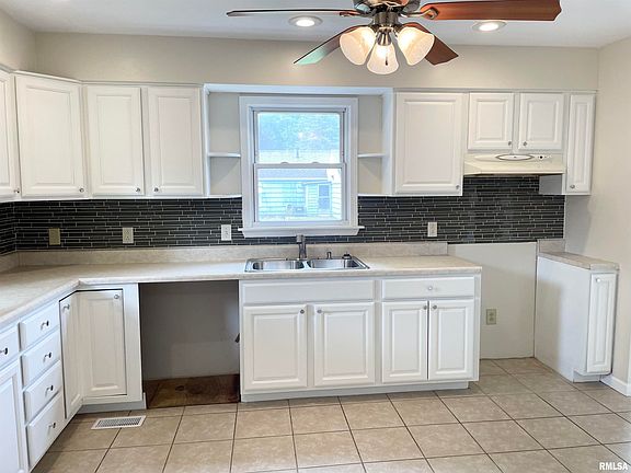5th image of 829 E Fairoaks Ave