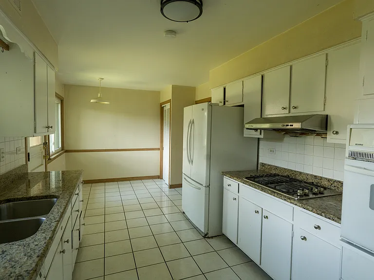 414 Brook Ln — Photo 8