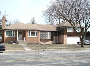 3609 Woodside Ave, Brookfield, IL 60513