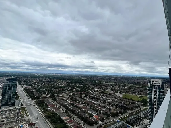 3900 Confederation Pkwy #3805, Mississauga, ON L5B 0M3