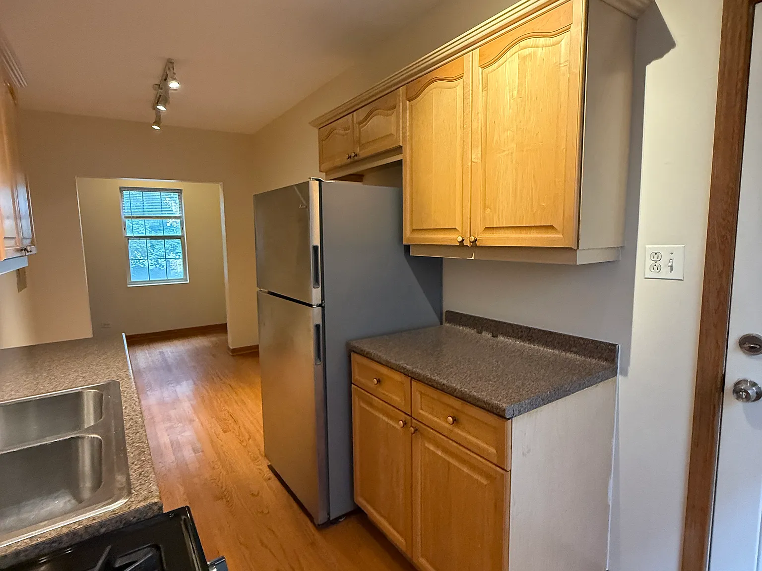 1 bed, $1,645 — Photo 2