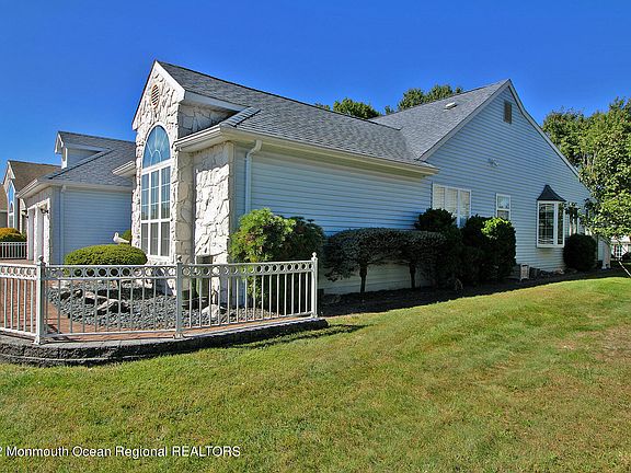 4th image of 12 Newbury Court