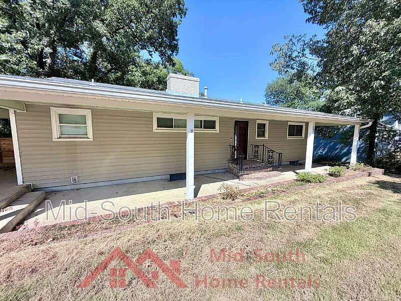 4 bed, 2.0 bath, 2242 sqft, $2,195 — Photo 2