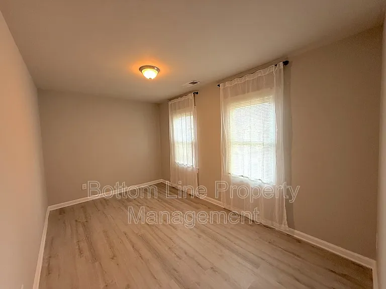 613 1/2 Charlotte Ave #D — Photo 4