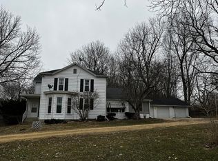 1051 S Browns Mill Rd, Freeport, IL 61032