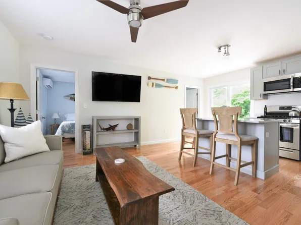 46 Maple St, South Kingstown, RI 02879