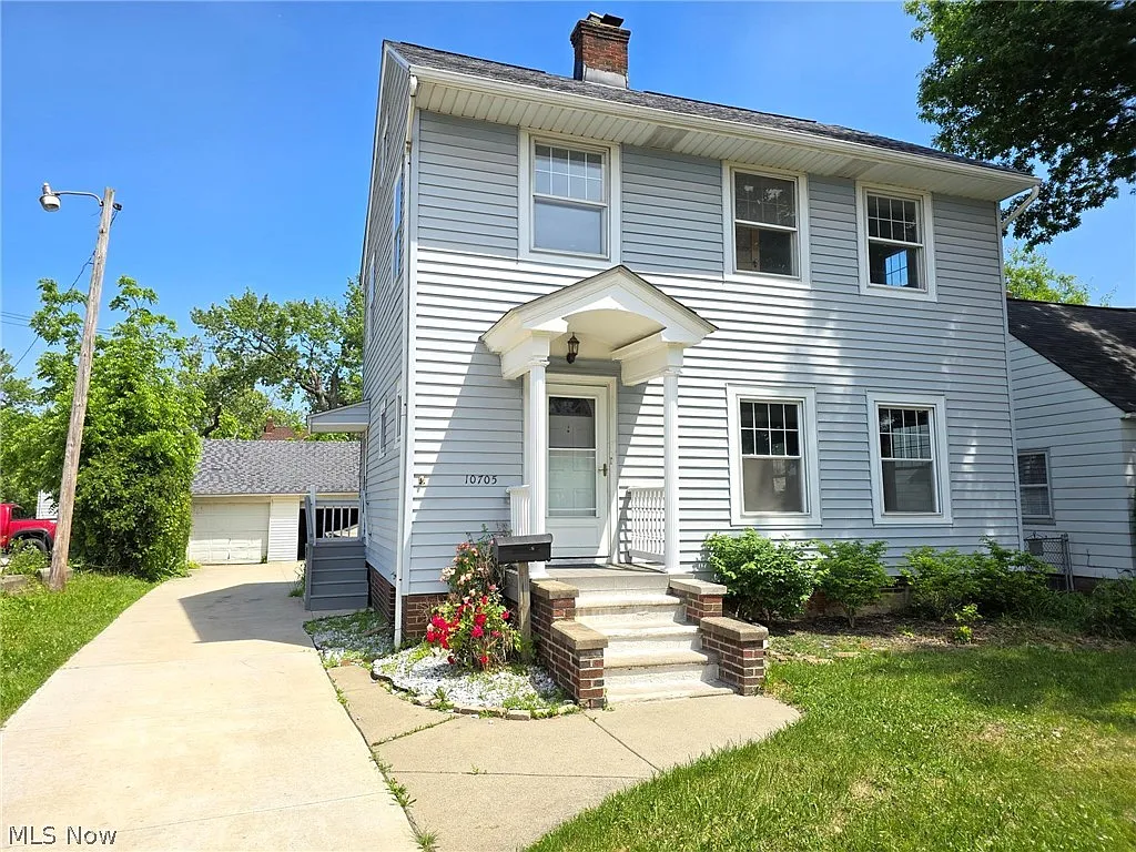 10705 Plymouth Ave photo 1