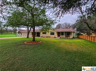 1817 E Davis St, Luling, TX 78648