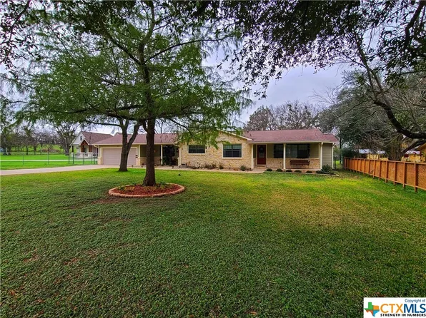 1817 E Davis St, Luling, TX 78648