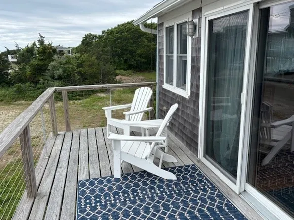 8 Cove St, Mattapoisett, MA 02739