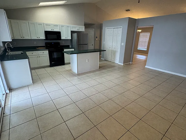 449 SW Fifer Ave — Photo 6