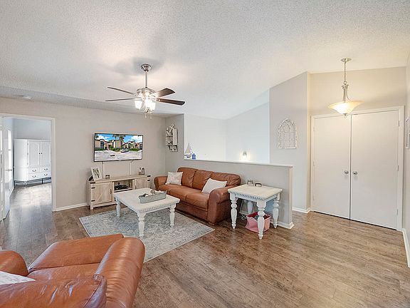 4th image of 3931 SW Greenwood Way #0