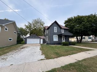 102 E 8th St, Sumner, IA 50674