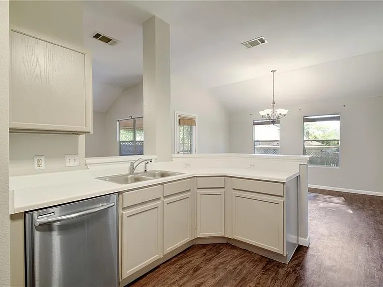7509 Spivey Dr — Photo 4