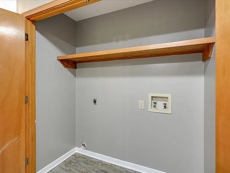 221 Brendalwood Blvd — Photo 16