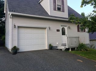 44 Acorn St, White River Junction, VT 05001