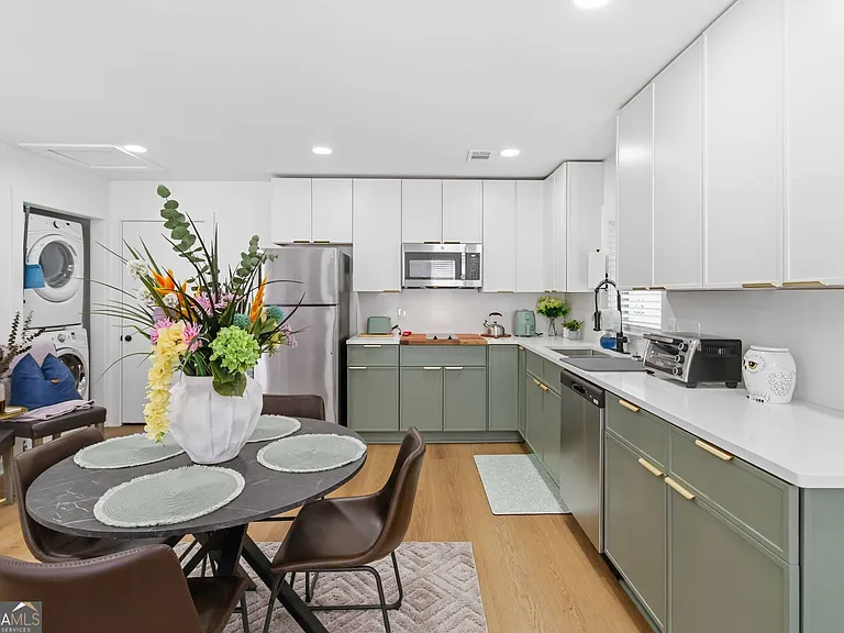 758 Braemar Ave SW #B — Photo 5