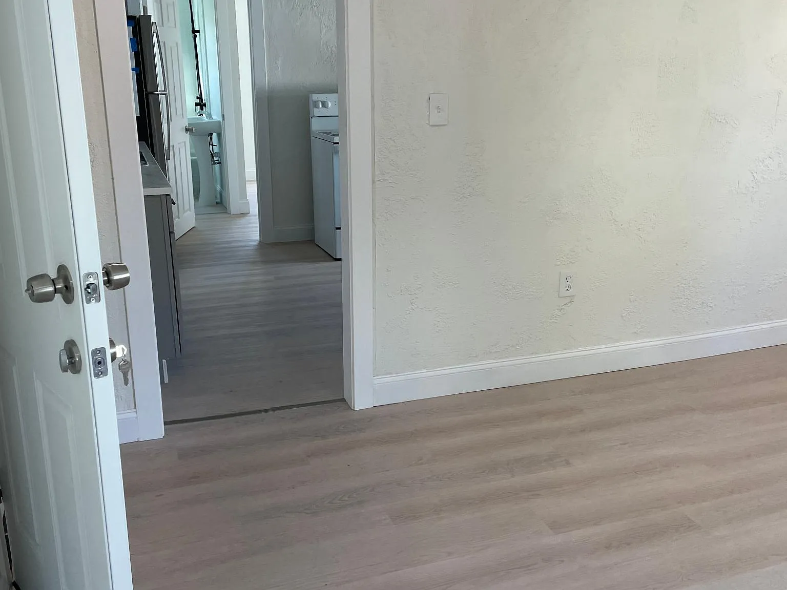 55 Franklin Ave — Photo 2