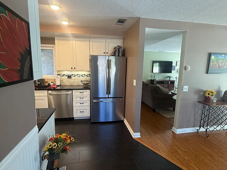 1045 Shannon St — Photo 4