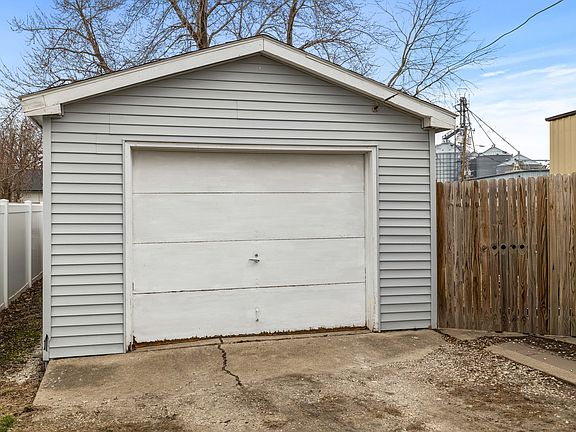 3rd image of 305 1st St