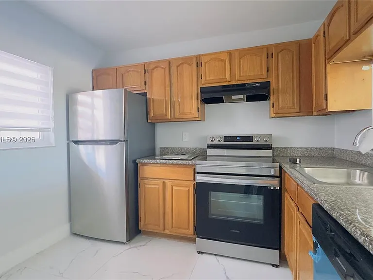 19851 SW 114th Ave #301 — Photo 2