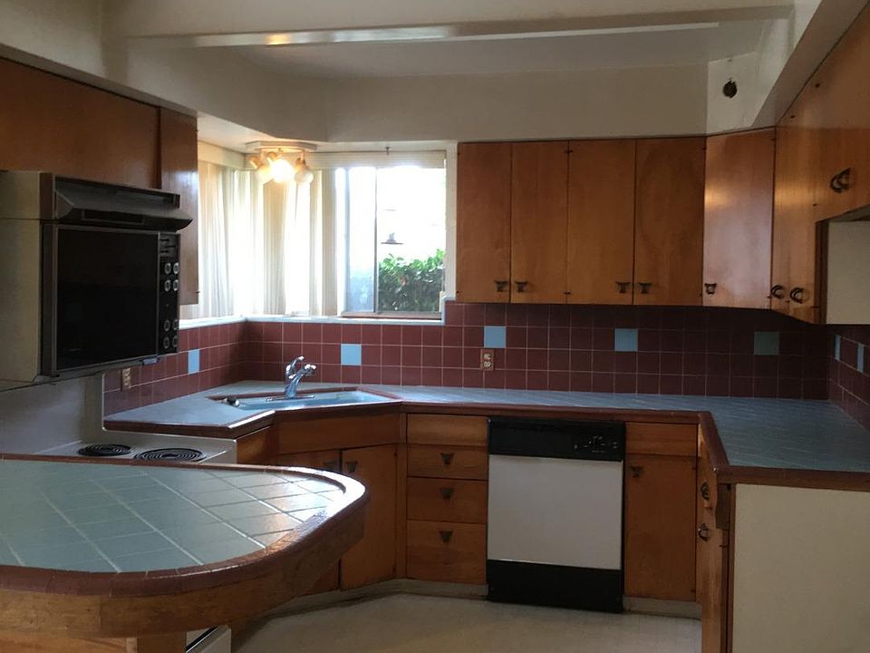 2nd image of 326 W Latimer Ave