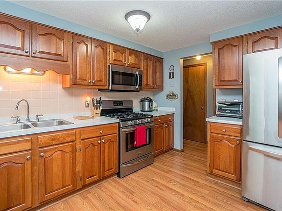 4th image of 281 Wimbledon Ct
