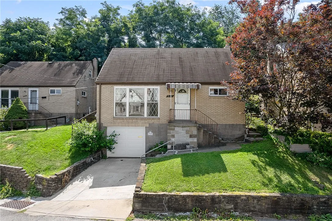 2107 Plainview Ave photo 1
