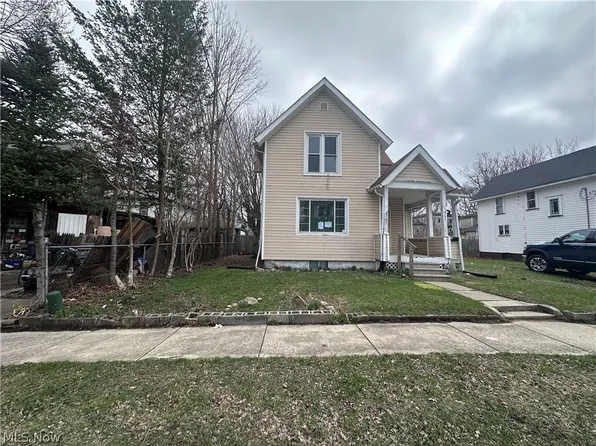 284 Clay St, Conneaut, OH 44030