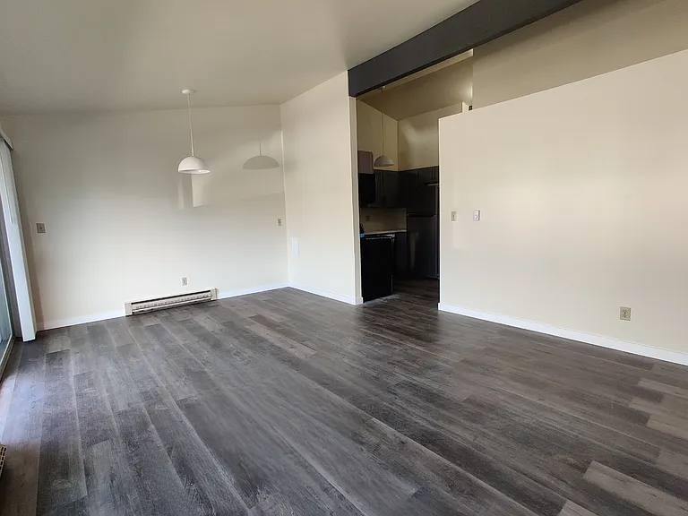 927 N 96th St #16 — Photo 2
