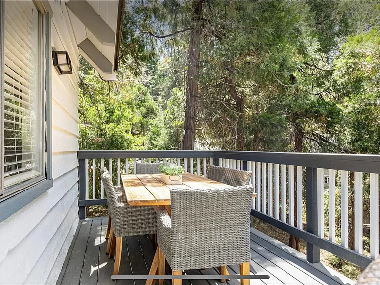 168 Sunset Dr — Photo 3